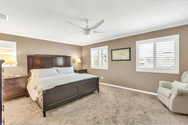 Building Photo - 4 bed / 3 bath | Upated Anatolia Home Avai...