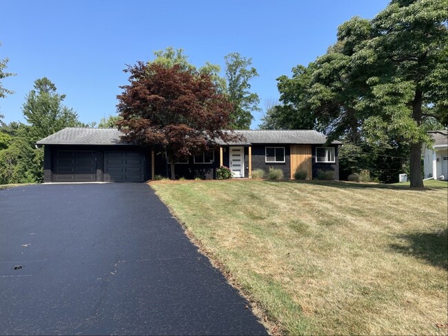 Primary Photo - 961 Garden Ln