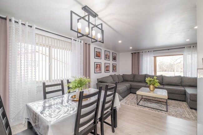 Building Photo - 5621 S 22nd St