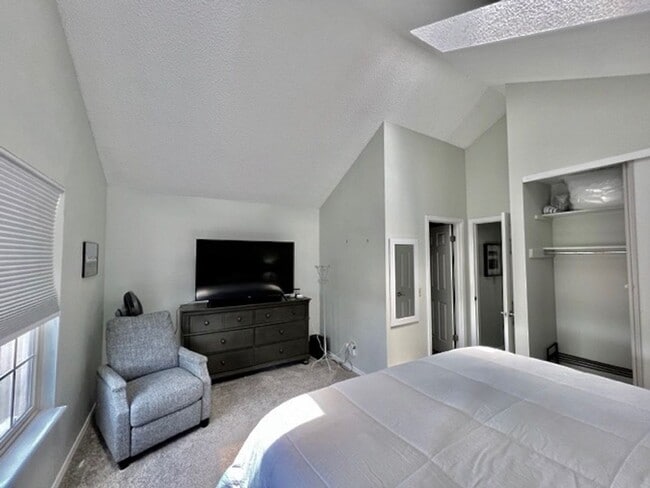 Building Photo - FURNISHED Two Bedroom Two Bath Condo on th...