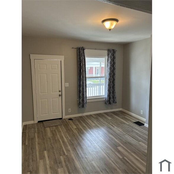 Building Photo - 210 S Yale Ave