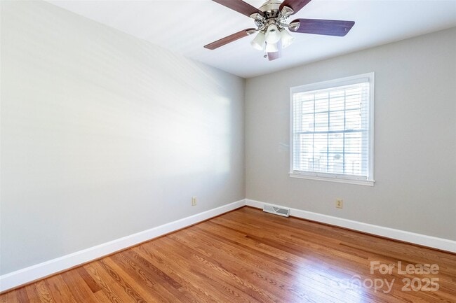 Building Photo - 6618 Castlegate Dr