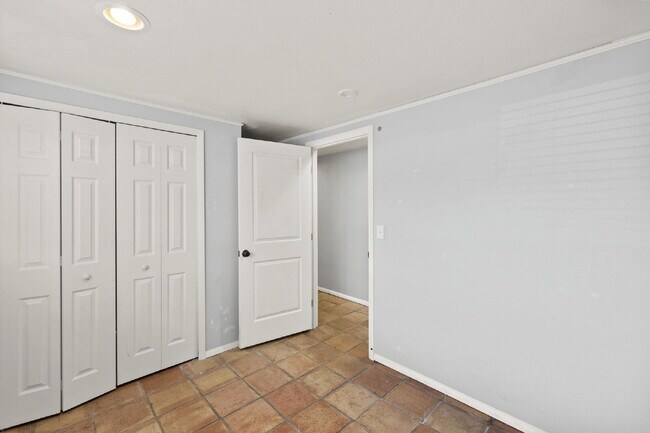 Building Photo - 304 Cielo Vista St