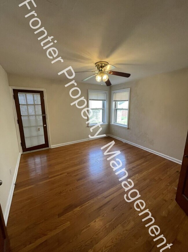 Building Photo - Charming 1-Bedroom Apartment