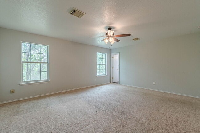 Building Photo - 164 Springtree Hollow