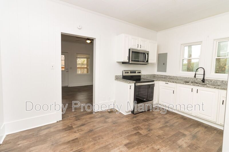 Building Photo - 1123 Lang St SE