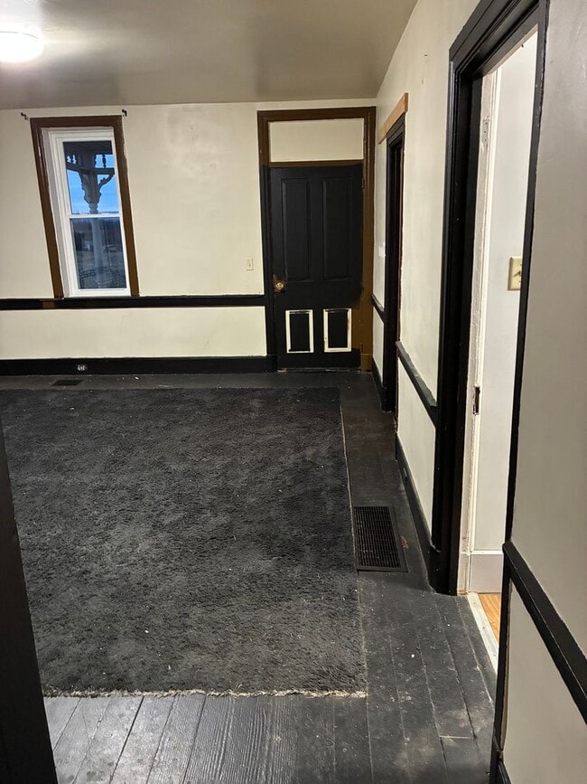 Building Photo - Charming 3-bedroom, 1-bath single-family home