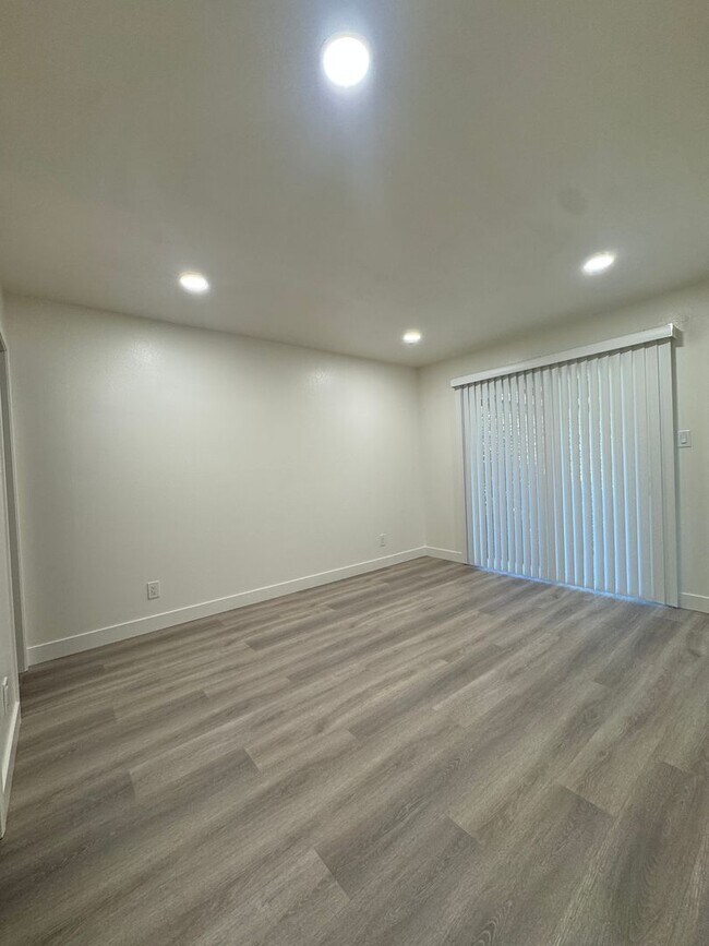 Building Photo - Samantha Way