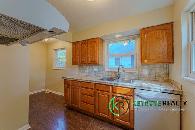 Building Photo - 1840 Culver Ave