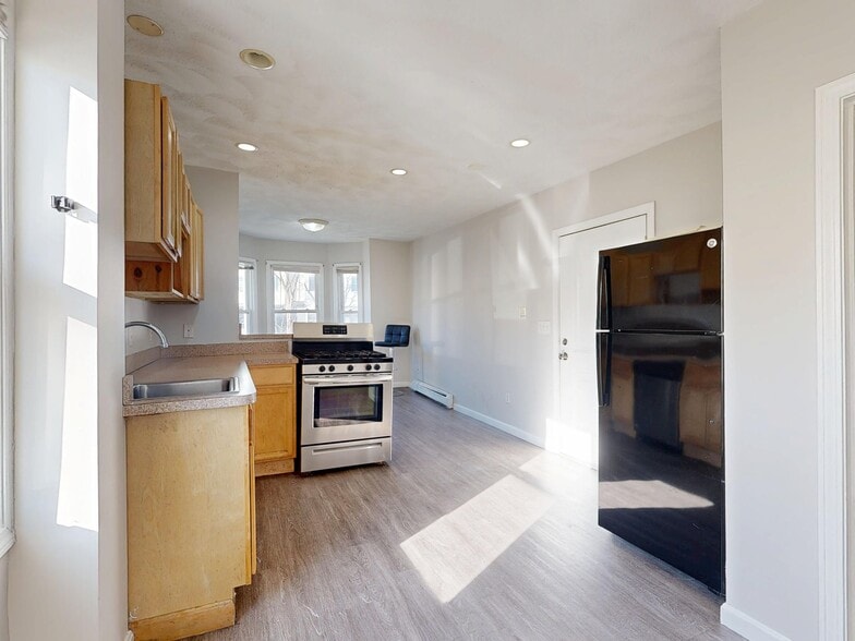 Building Photo - 329 Paris St