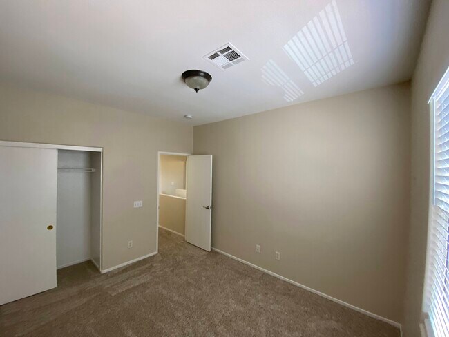 Building Photo - 6005 Linosa Ct