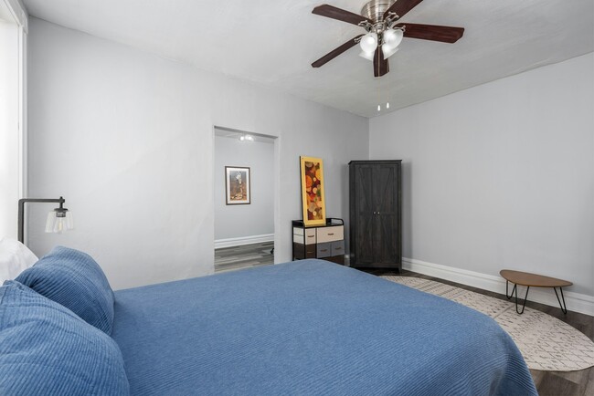 Building Photo - 4055-4057 Hartford Street, Unit 4057