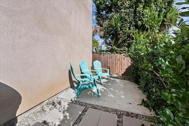 Building Photo - Modern Detached 3 Bedroom House with Private 2 Car Garage and Patio