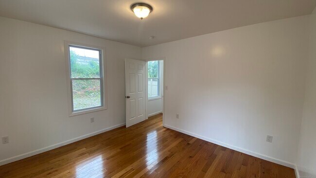 Building Photo - 48 Britton Ave