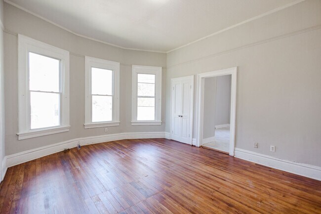 Building Photo - 316 N 8th St