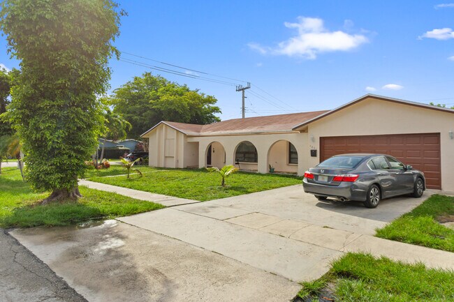 Building Photo - 4851 NW 17th St