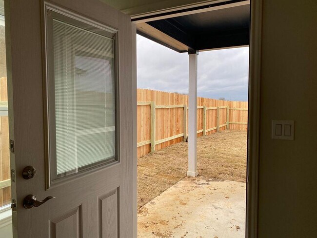 Building Photo - 525 CR 306