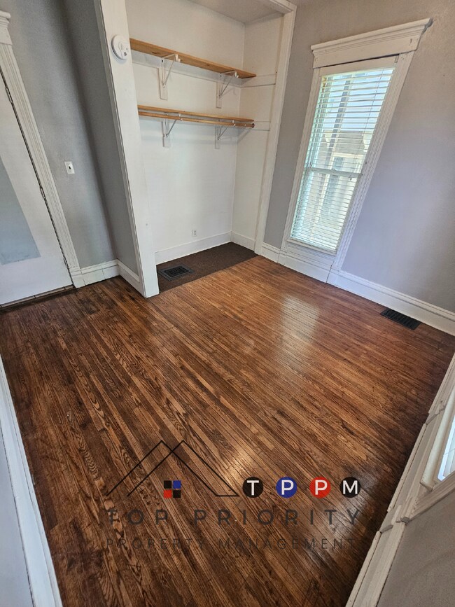 Building Photo - 3 Bedroom | 1.5 Bath Apartment in Cedar Fa...