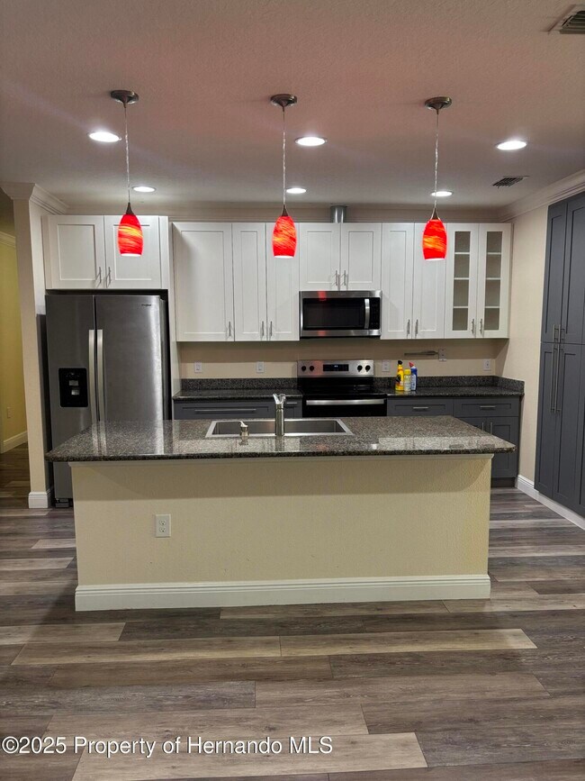 Building Photo - 1159 MacFarlane Ave