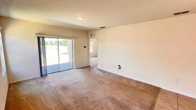 Building Photo - Beautiful 3 Bedroom, 2 Bathroom Home near ...