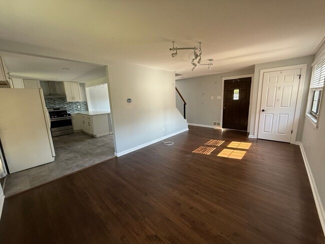 Building Photo - Luxury 3-Bedroom, 1-Bathroom House in Brookline!