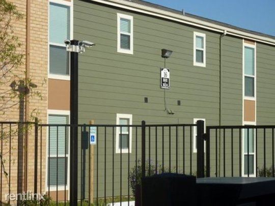 Building Photo - 7600 Creekbend Dr