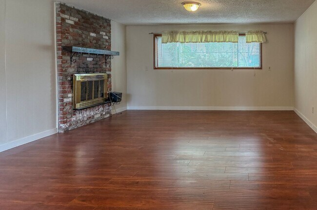 Building Photo - Beaverton Home Available ! Inquire today for a tour !
