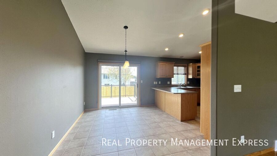 Primary Photo - 4 Bedroom 2 Bathroom Home for Rent