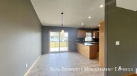 Building Photo - 4 Bedroom 2 Bathroom Home for Rent