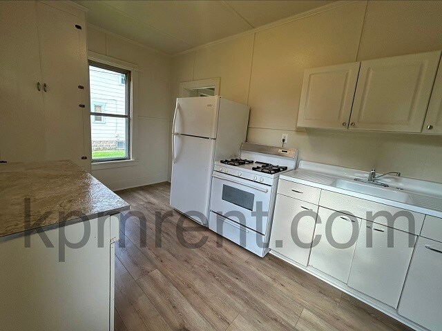 Building Photo - 506 7th St NE