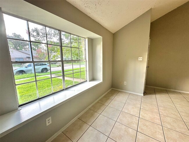 Building Photo - 3727 Meadow Pl Dr