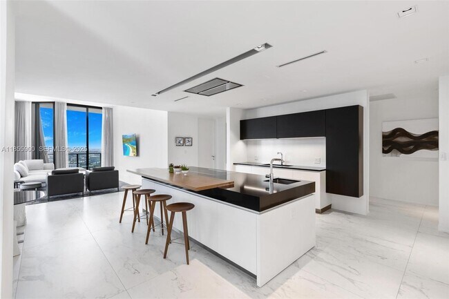 Building Photo - 1000 Biscayne Blvd