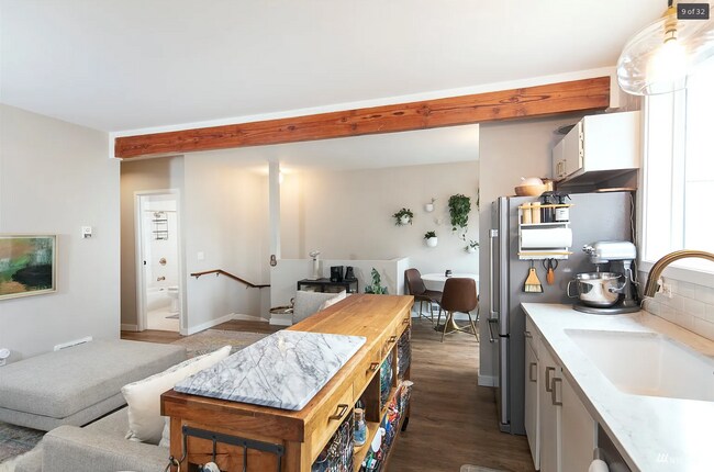 Building Photo - 2606 E Madison St