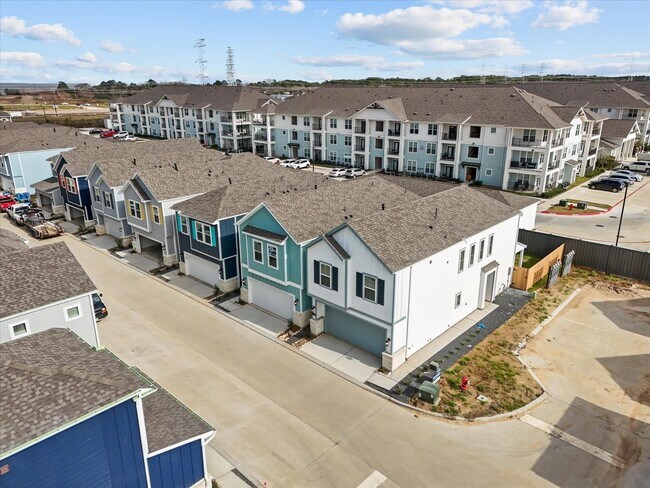 Building Photo - 594 Avisa Dr