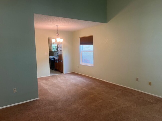 Building Photo - Beautiful 3 Bedroom, 2 Bathroom Sylmar Home! Ready for Move-In!