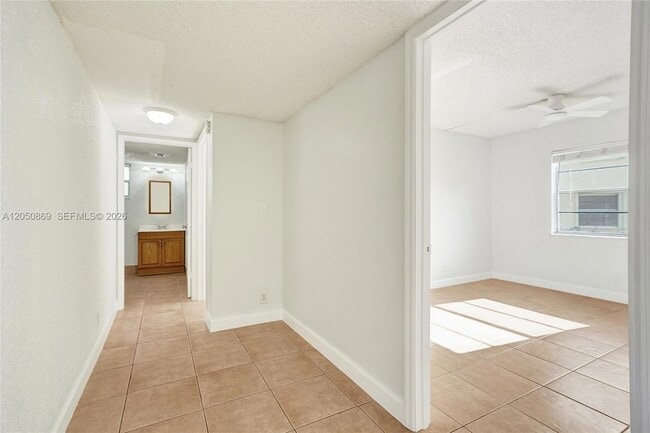Building Photo - 8798 Holly Ct