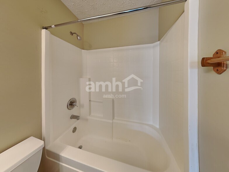 Building Photo - 10684 Summerwood Ln