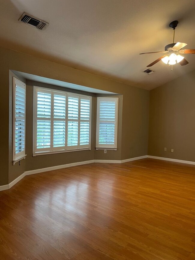 Building Photo - COUNTRY OAKS SUBDIVSION LARGE 3 BED 2 BATH...