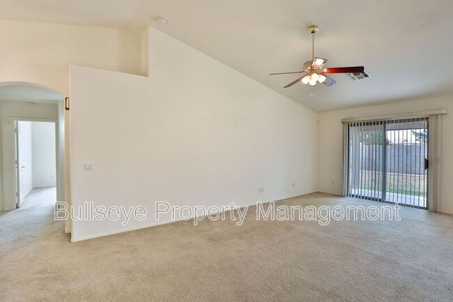 Building Photo - 515 N Aletta