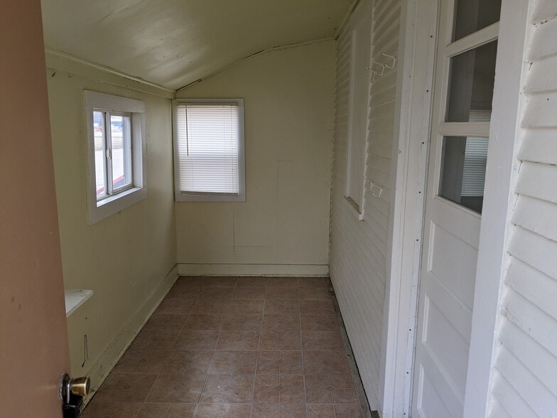 Building Photo - 200 11th St NE