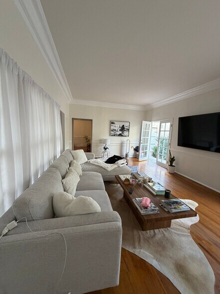 Building Photo - 9969 Robbins Dr