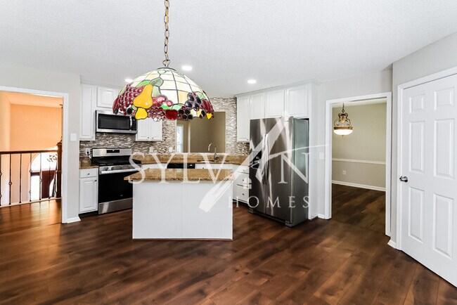 Building Photo - This is the home you've been waiting for!