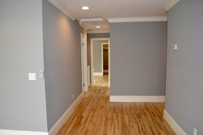 Building Photo - MOVE IN READY 2/2 with 2 Assigned Parking! In Unit Washer & Dryer! Gated Community! Centrally Loc...