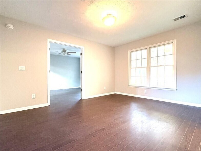 Building Photo - 1505 Yorktown Dr NW