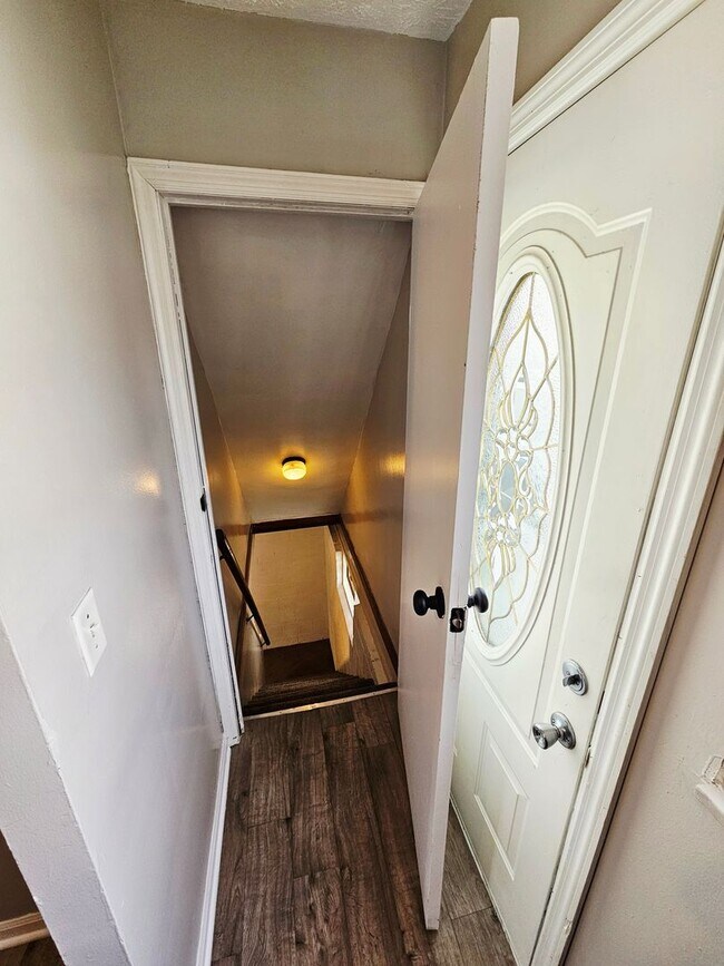 Building Photo - Move-In Ready 3BR/1BA Home w/ 2-Car Garage | Recently Updated