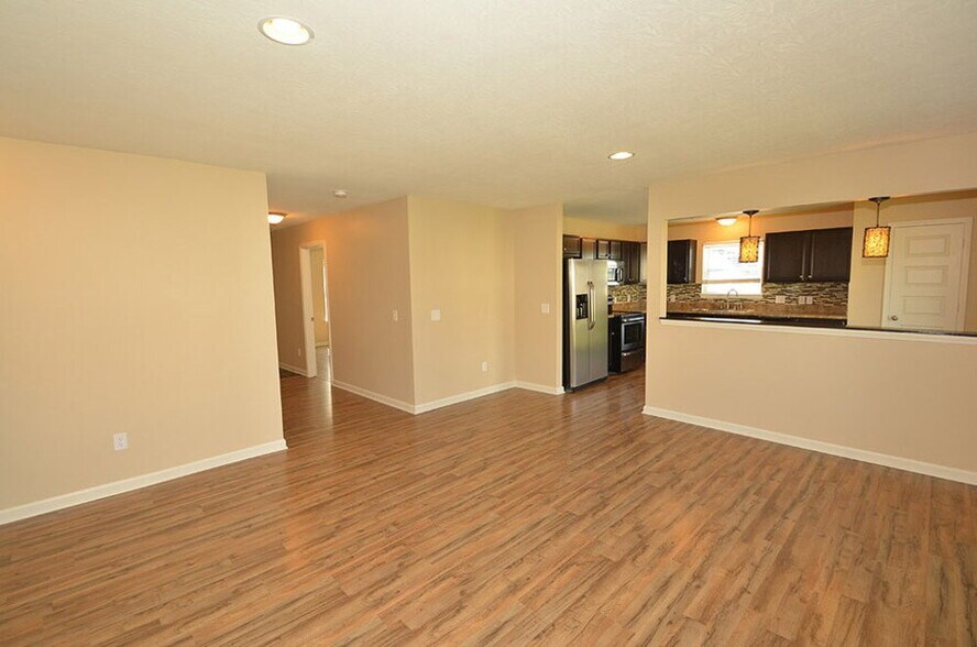 Building Photo - 4062 Magnolia Dr