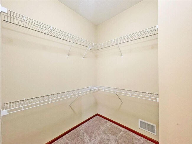 Building Photo - 9500 Declaration Dr