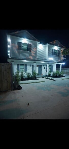 Building Photo - 426 W Genie St