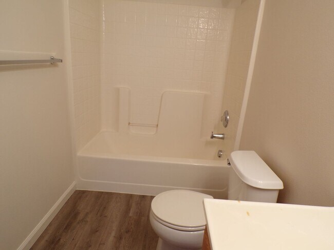 Building Photo - 285 Dalton St