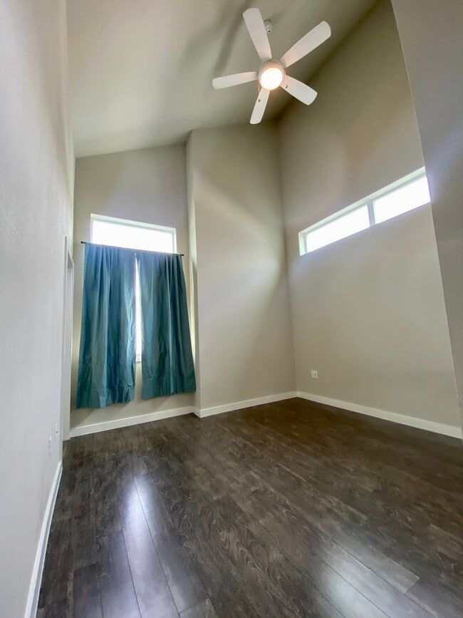 Building Photo - Beautiful Home Move in Ready Located minutes from Southtown!